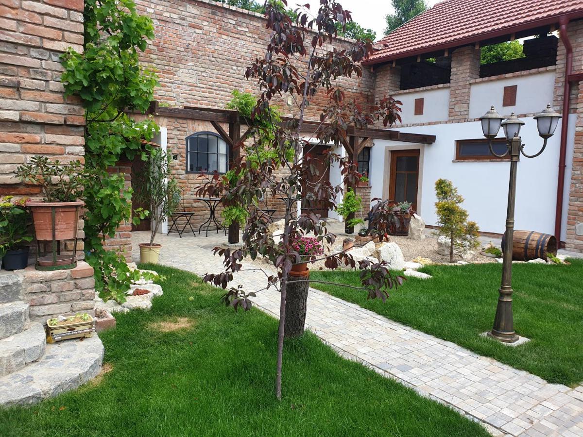 Apartmany In Veritas Mikulov Ngoại thất bức ảnh