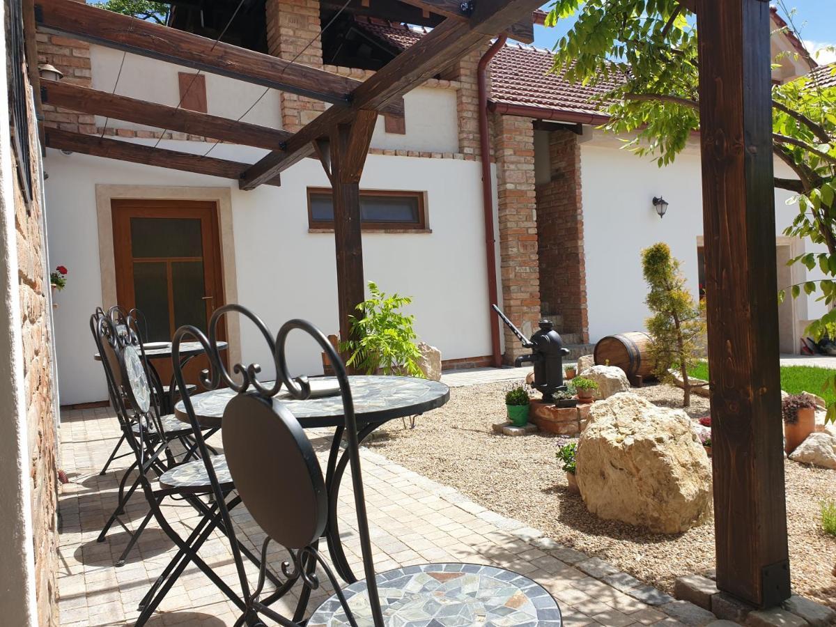 Apartmany In Veritas Mikulov Ngoại thất bức ảnh