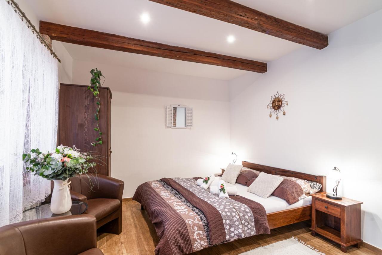 Apartmany In Veritas Mikulov Ngoại thất bức ảnh